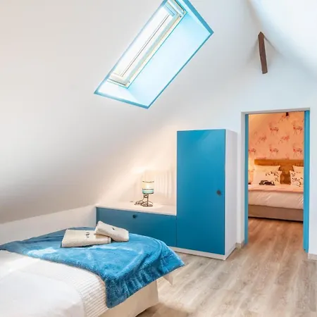 Nyaraló Miel Et Groseilles